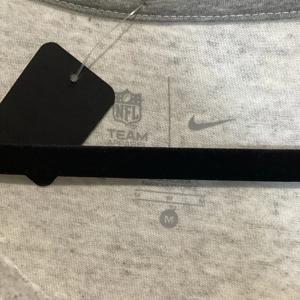 1249. Women’s Nike Chicago Bears Long Sleeve Tee Gray NWT Medium